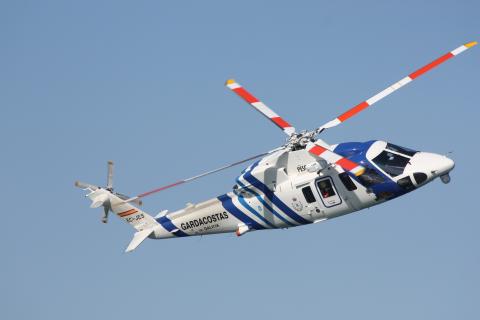 Helicóptero Pesca 1 volando