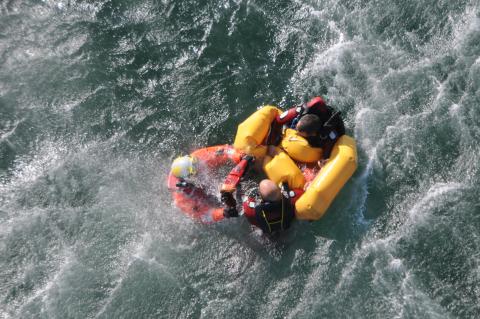 Rescate helicóptero Pesca 1 en el mar