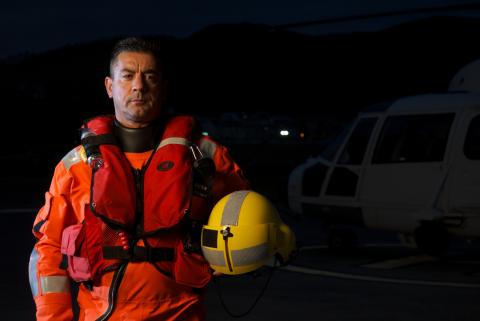 Tripulante helicóptero Pesca 2 y helicóptero de noche